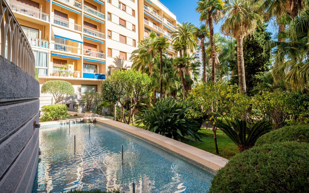 Monte Carlo - Le Roqueville - Renovated 4-room Apartment - 1