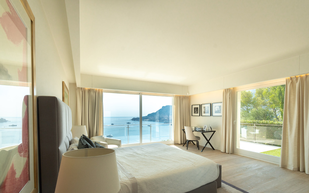 Roquebrune - Modern Villa with Panoramic Sea View - 12