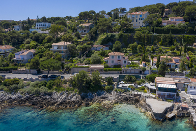 Roquebrune Cap Martin - Magnificent Villa at the water's edge